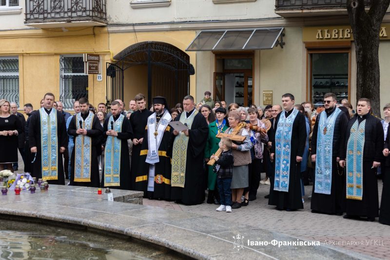 В Івано-Франківську молитовно відзначили День матері В Івано-Франківську молитовно відзначили День матері